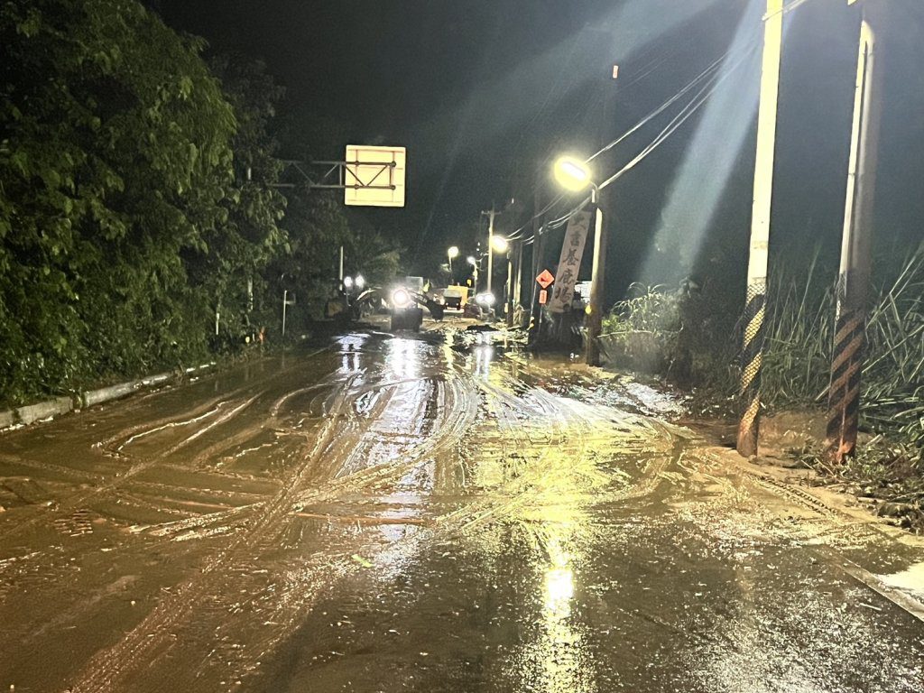 二林地區莿仔埤圳第四放水路潰堤 王惠美漏夜勘災指示補強搶救