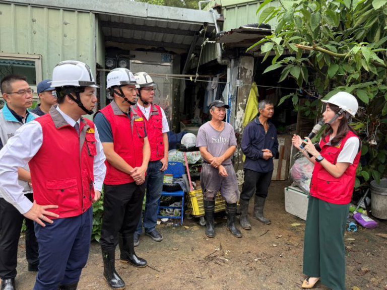 強降雨致竹市香山區土牆倒塌 邱臣遠:啟動安置措施並持續監控災區安全 強降雨致竹市香山區土牆倒塌 邱臣遠:啟動安置措施並持續監控災區安全