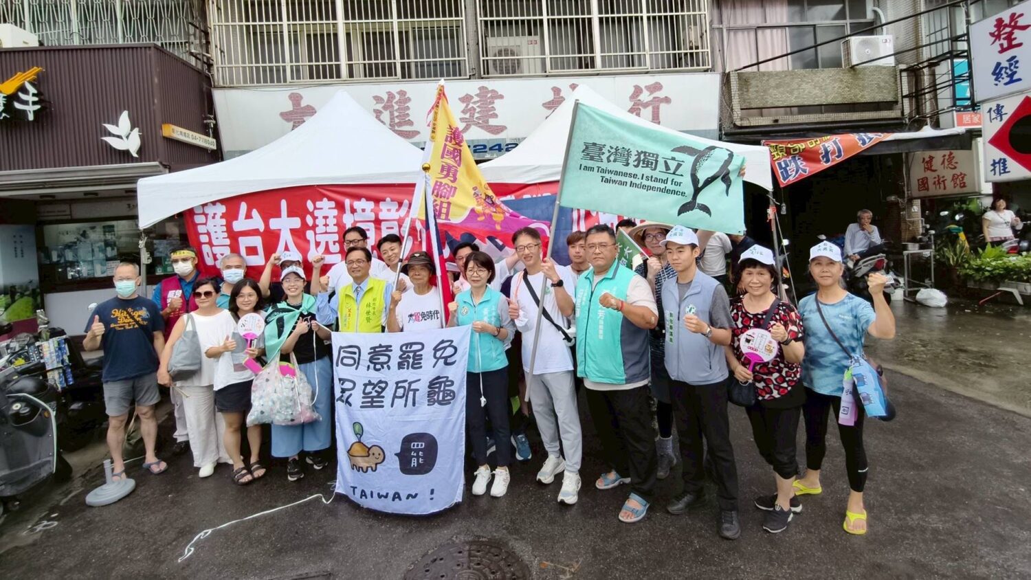 民團大罷免「護國大遶境」抵彰化 林世賢設加油站暖迎勇腳組 民團大罷免「護國大遶境」抵彰化 林世賢設加油站暖迎勇腳組