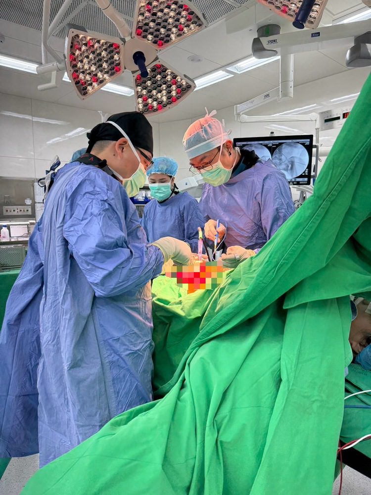 男子騎車自撞橋墩 骨盆骨折合併髂動脈撕裂 高秀醫療團隊緊急搶命成功 男子騎車自撞橋墩 骨盆骨折合併髂動脈撕裂 高秀醫療團隊緊急搶命成功