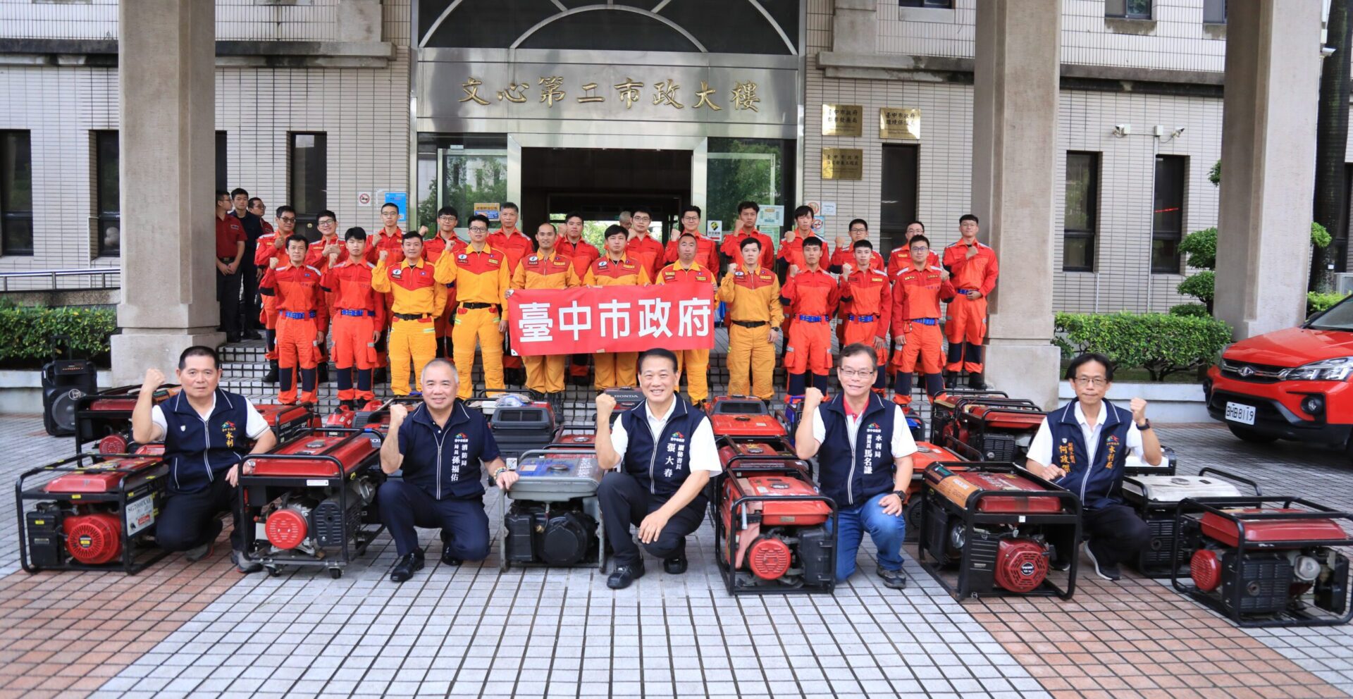 同島一命、同舟共濟！颱風豪雨重創南部　中市府調度50台發電機馳援台南救災