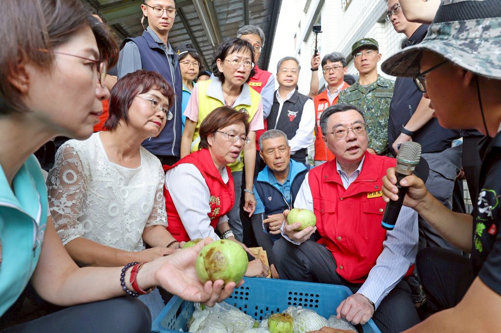 卓榮泰視察彰化農損及淹水災情