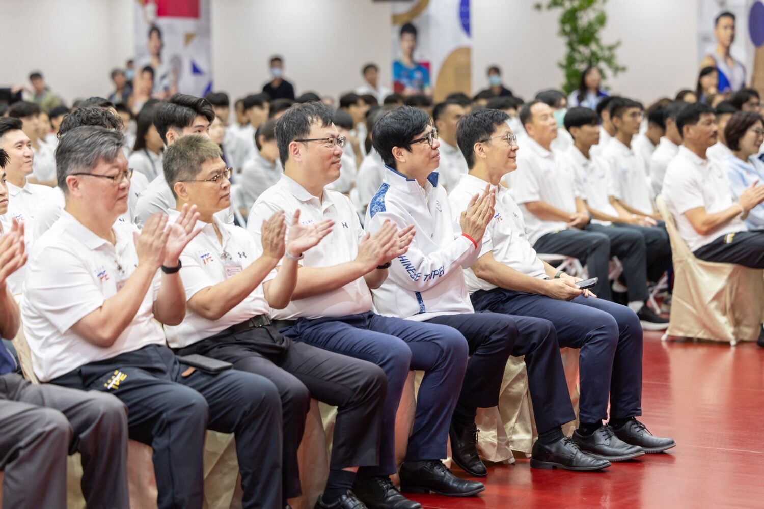 賴清德授旗萊茵魯爾世大運代表團  陳市長陪同期許旗開得勝