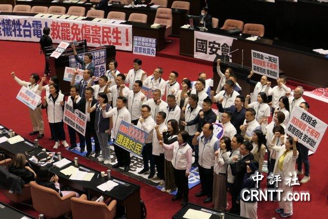 5450億特別條例三讀 普發現金每人1萬 今年10月底前完成 5450億特別條例三讀 普發現金每人1萬 今年10月底前完成