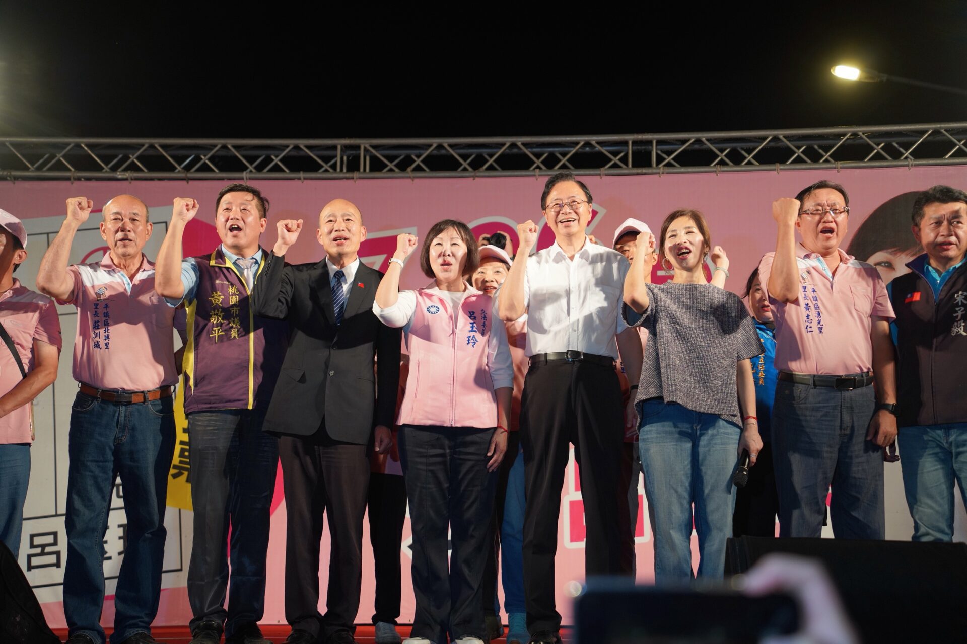 催反罷免票!藍營大咖齊聚平鎮力挺呂玉玲 韓國瑜:不能讓民主往惡性發展 催反罷免票!藍營大咖齊聚平鎮力挺呂玉玲 韓國瑜:不能讓民主往惡性發展