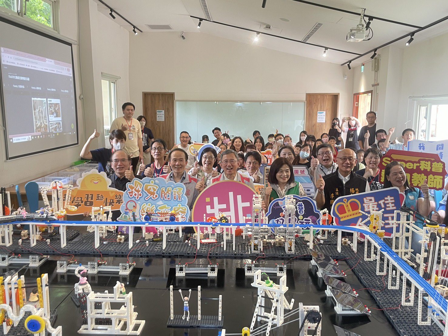 桃園促進科普教育向下扎根「小桃子i學營」親子攜手拼出永續積木樂園 桃園促進科普教育向下扎根「小桃子i學營」親子攜手拼出永續積木樂園