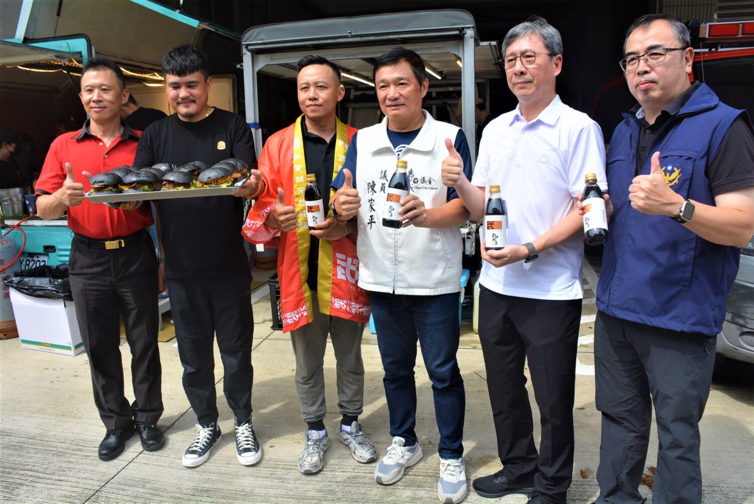 議員攜手環島漢堡達人 慰勞嘉義第一線防災英雄 議員攜手環島漢堡達人 慰勞嘉義第一線防災英雄