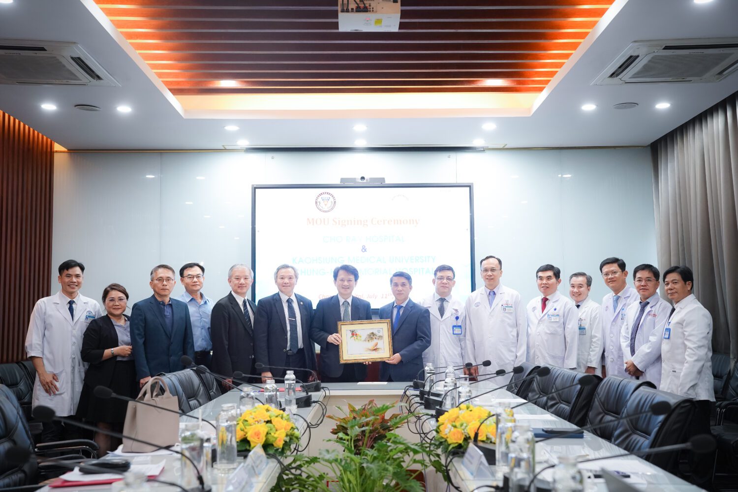 臺越醫療論壇 三大主軸展現醫療軟實力 高醫重磅級黃金團隊 成功鏈結越南合作雙贏 臺越醫療論壇 三大主軸展現醫療軟實力 高醫重磅級黃金團隊 成功鏈結越南合作雙贏