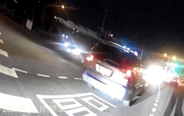 民眾拋錨陷困境　竹市員警暖心協助移車 展現為民服務精神