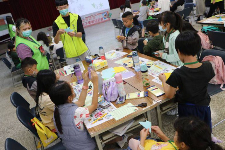 親子共學 郵你同行 新竹郵局辦理「114年暑期親子集郵營」熱鬧登場 親子共學 郵你同行 新竹郵局辦理「114年暑期親子集郵營」熱鬧登場