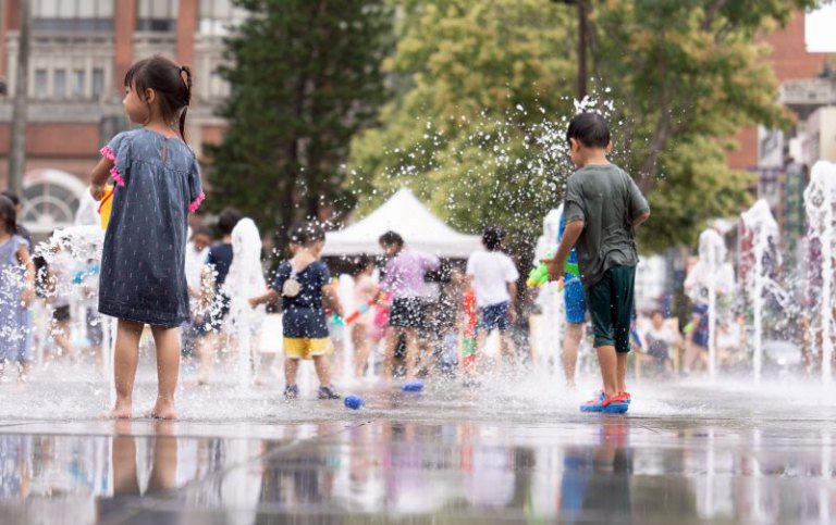 來州廳呷冰Fun一夏!竹市府前廣場噴水設施今起開放 邱臣遠代理市長邀大小朋友府前打水戰 來州廳呷冰Fun一夏!竹市府前廣場噴水設施今起開放 邱臣遠代理市長邀大小朋友府前打水戰