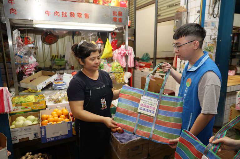 「台灣LV」茄芷袋進駐市場 竹縣落實減塑也能很潮 「台灣LV」茄芷袋進駐市場 竹縣落實減塑也能很潮