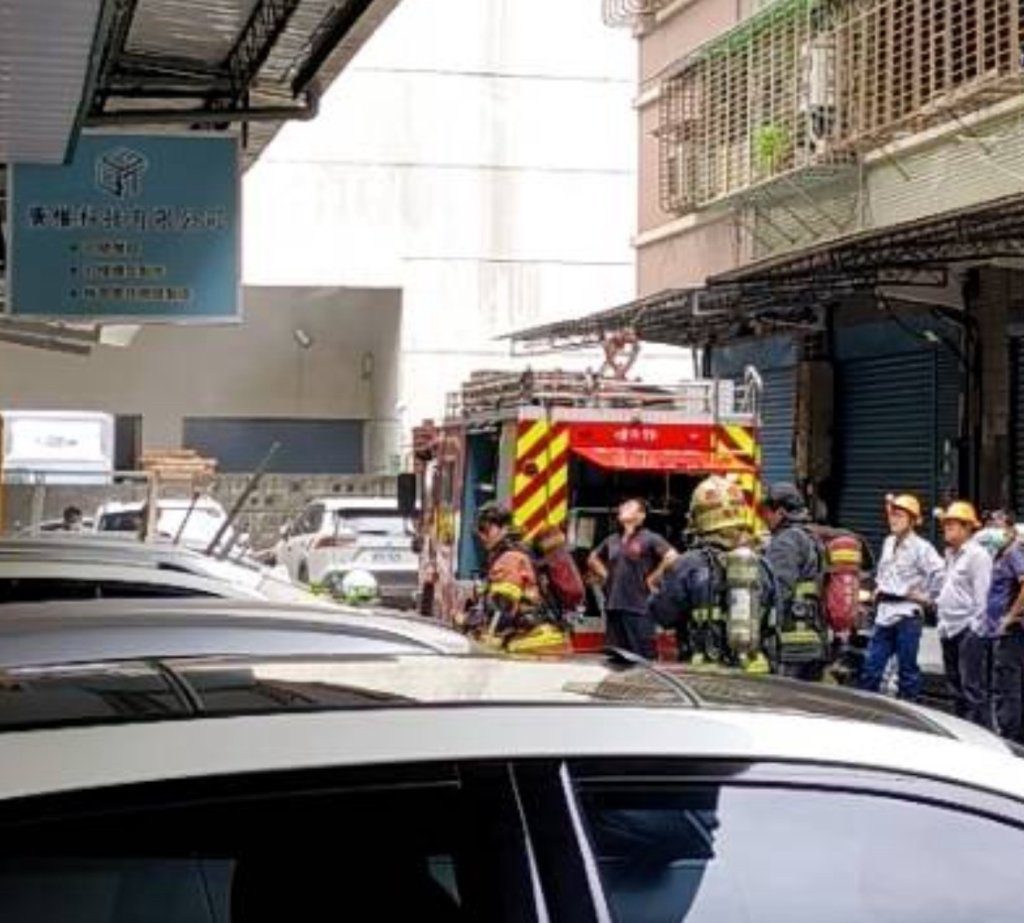 新北三重廣權科技火警！疑噴漆房起火　消防迅速控制無人傷亡