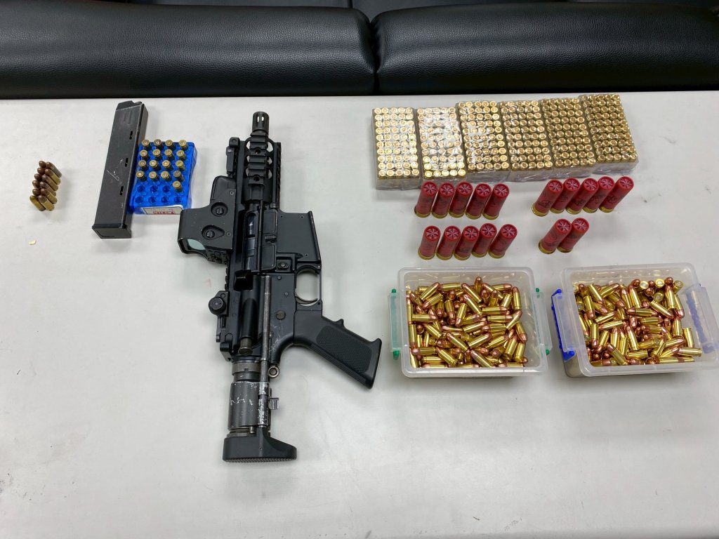 火力強大! 台中查獲暴力討債集團持有突擊步槍300餘發子彈 火力強大! 台中查獲暴力討債集團持有突擊步槍300餘發子彈