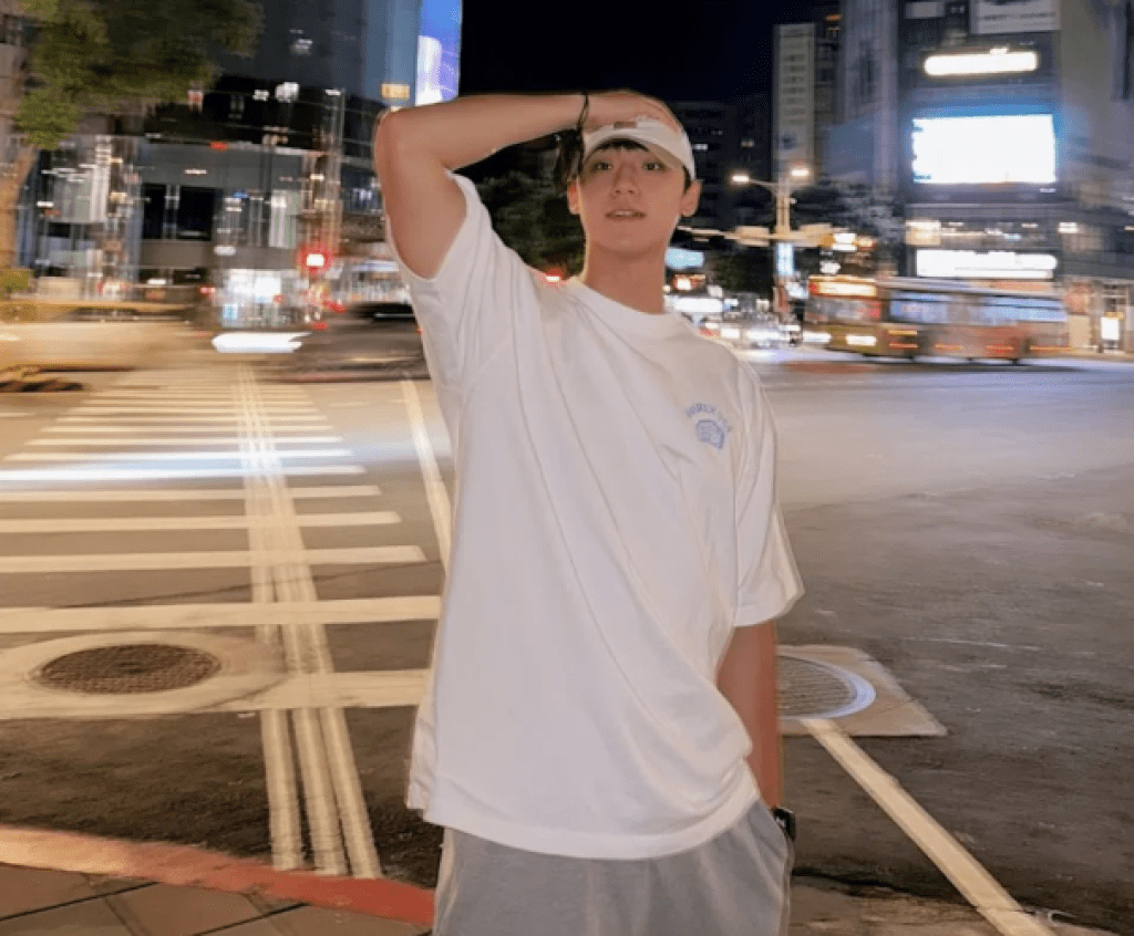 李到晛零偽裝現身台北街頭！退伍後親民訪台輕鬆遊夜市