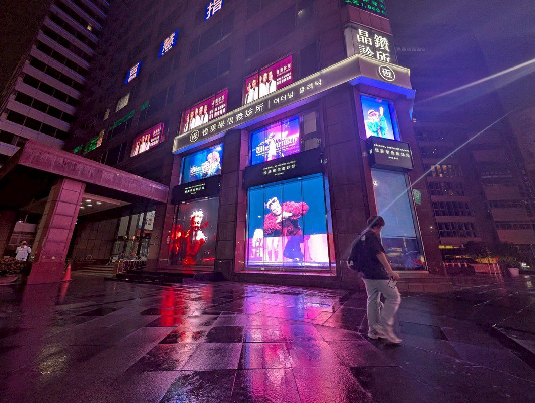 最狂應援!迎GD王者降臨 狂粉砸錢包下「信義高光」黃金廣告牆 七萬人天天看見愛 最狂應援!迎GD王者降臨 狂粉砸錢包下「信義高光」黃金廣告牆 七萬人天天看見愛