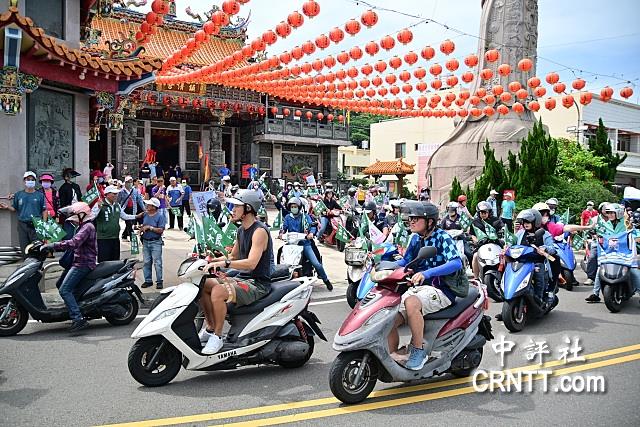 百輛機車台中掃街衝刺大罷免 對決反罷造勢 百輛機車台中掃街衝刺大罷免 對決反罷造勢