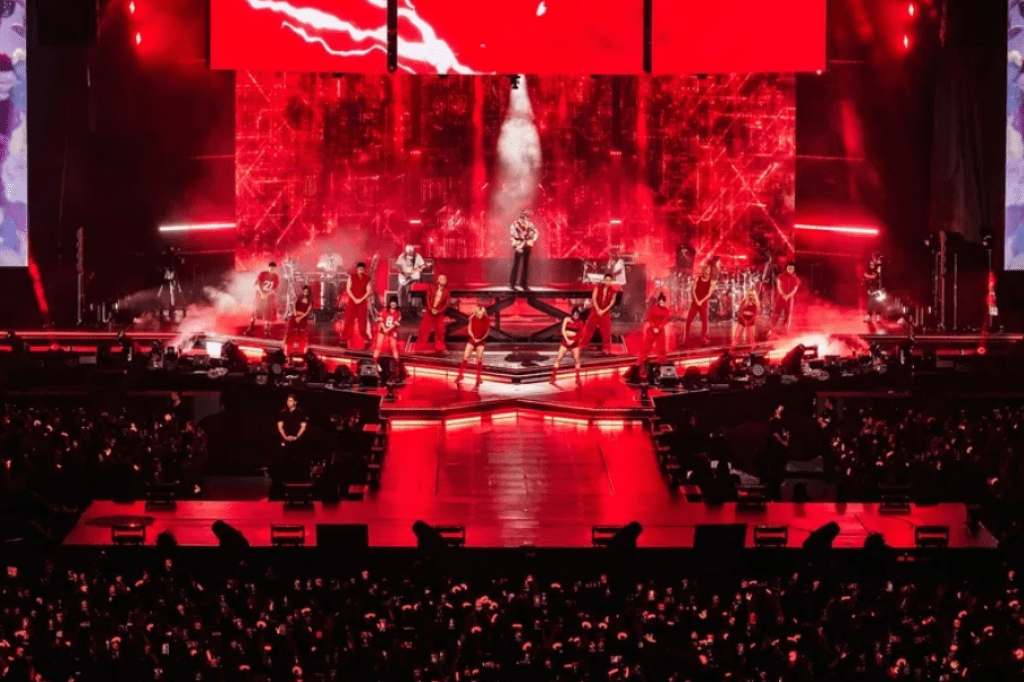 GD小巨蛋「搭雲梯車上2樓」　最終場換新造型萬人瘋狂