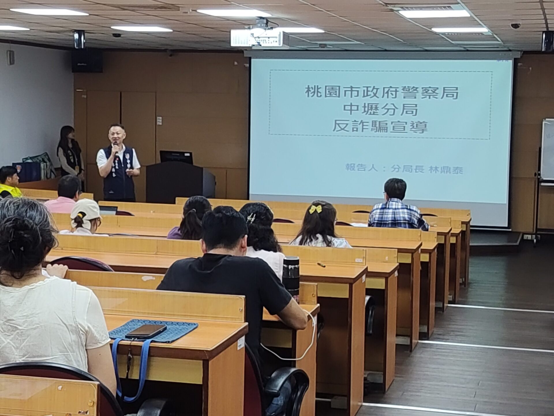 打造堅實反詐防線 壢警前進萬能科大分享識詐觀念 打造堅實反詐防線 壢警前進萬能科大分享識詐觀念