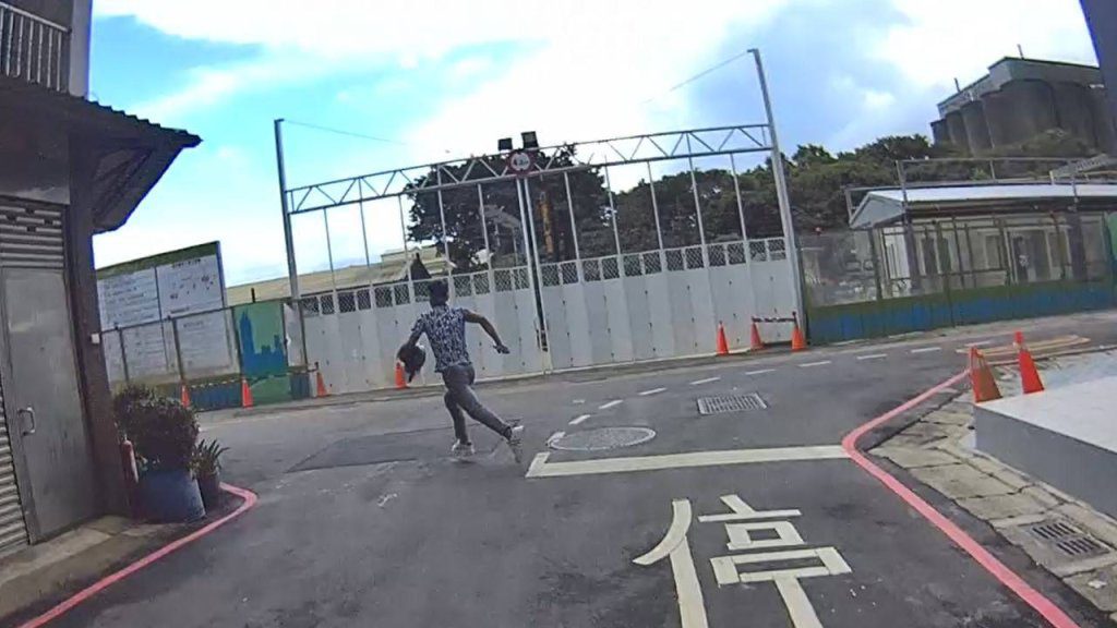 失聯移工騎車違規露餡　拔腿狂奔躲水塔翻圍牆仍被逮