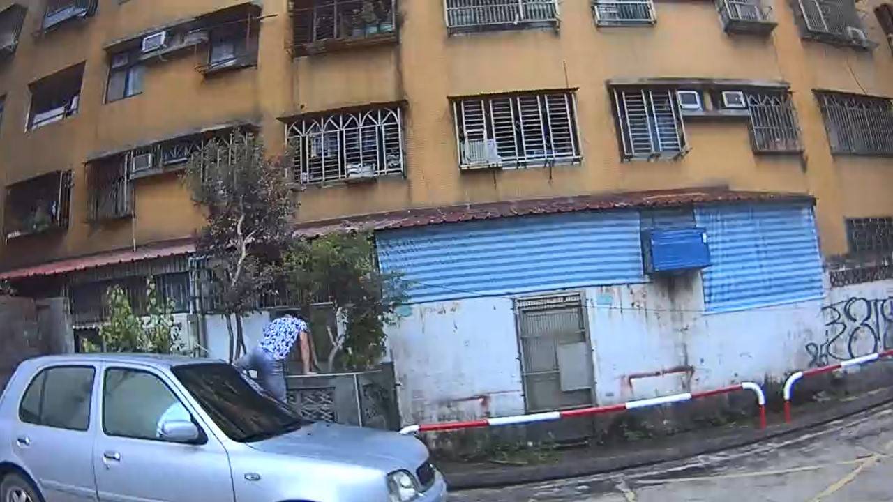 越籍失聯移工見警拔腿逃 桃警追捕200公尺圍牆前逮人