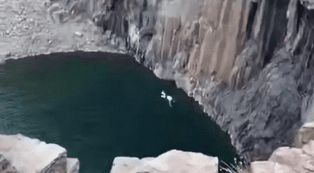 影／極限運動喪命！俄男28公尺高懸崖跳水　腹部撞擊水面內臟破裂身亡　