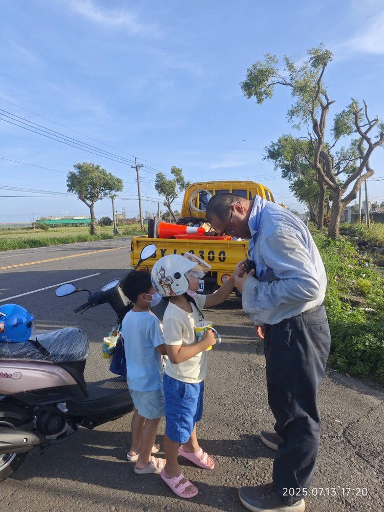 停電7天最暖畫面！台電爸爸搶修遇兒探班 嘉義98%復電背後的鋼鐵柔情