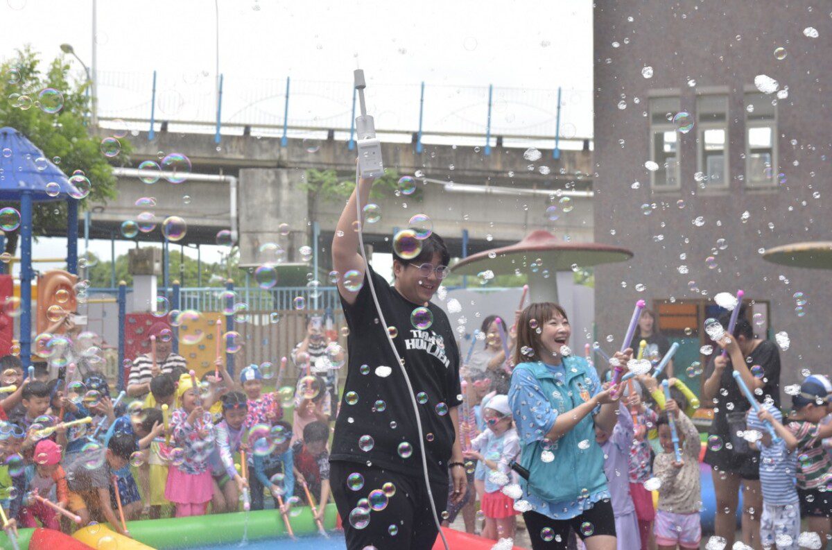 水手不怕水！魏嘉彥陪市幼孩子歡玩「畢業水樂園」