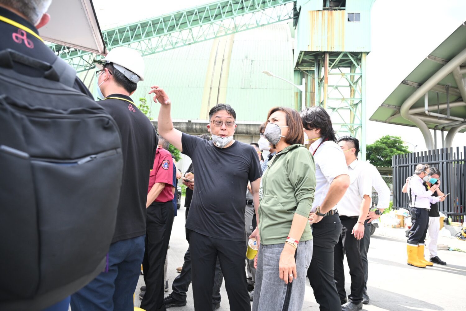 邱議瑩赴電池工廠掌握意外狀況 提三大訴求讓居民安心 邱議瑩赴電池工廠掌握意外狀況 提三大訴求讓居民安心