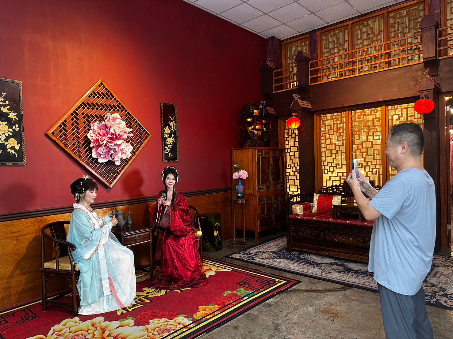 台中漢服沉浸式體驗夯　R.J.55打造冷氣拍攝場景、還原古裝劇夢幻氛圍