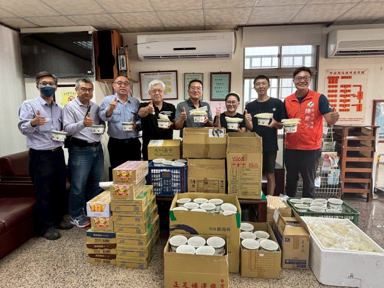 感謝台電搶修人員 陳皇宇議員提供晚餐表達感謝與慰勞之意 感謝台電搶修人員 陳皇宇議員提供晚餐表達感謝與慰勞之意