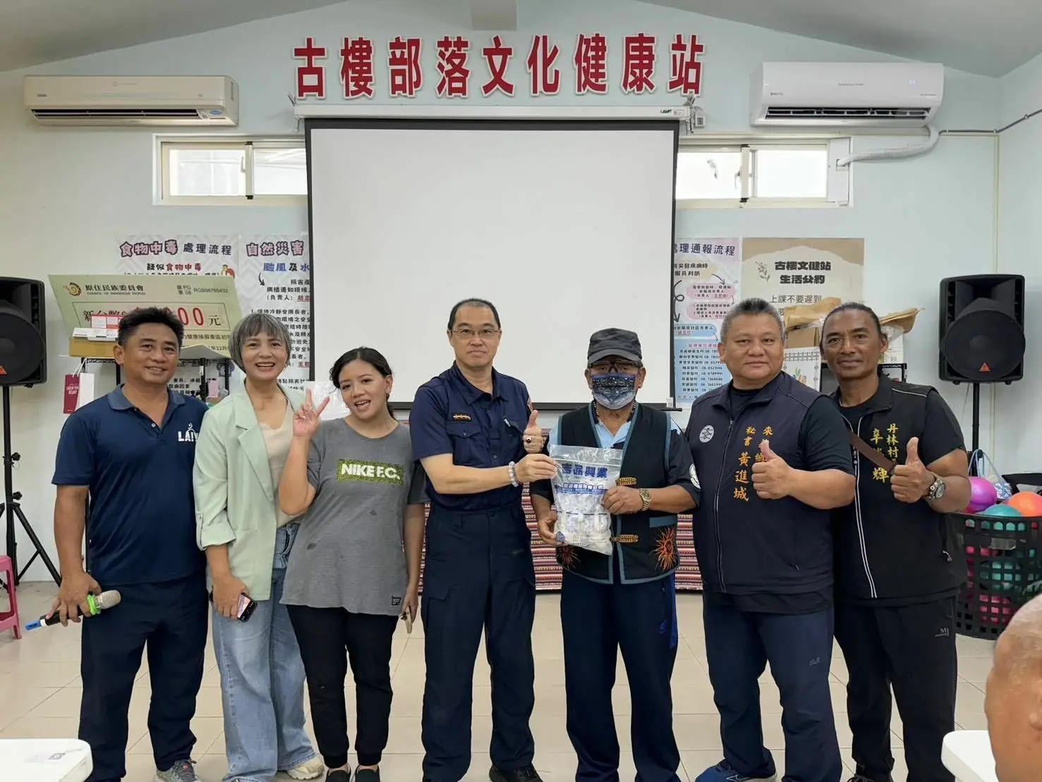 潮州警分局長攜手善心人士熱心捐贈 溫暖災區長者心 潮州警分局長攜手善心人士熱心捐贈 溫暖災區長者心