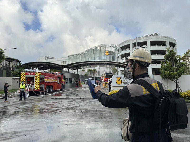 三元能源火勢延燒27小時！高市環保局即時監控防氫氟酸外洩