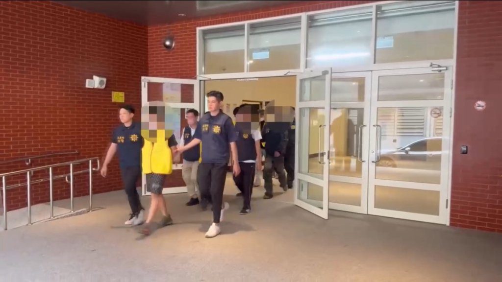 花蓮「太陽會」、「竹聯幫」當街鬥毆、砸車 警掃黑查出槍毒竟還有刑警背心 花蓮「太陽會」、「竹聯幫」當街鬥毆、砸車 警掃黑查出槍毒竟還有刑警背心