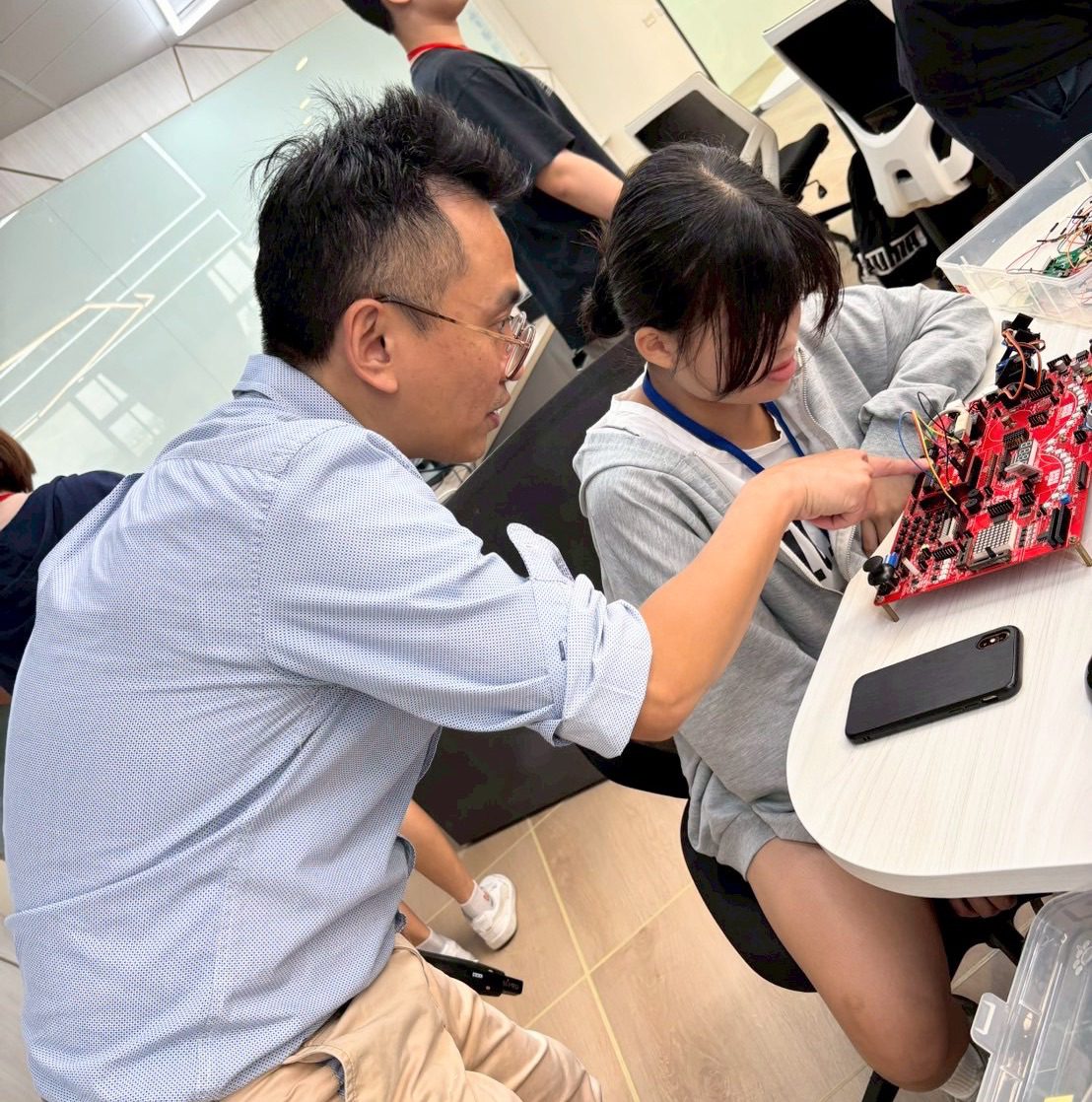 AI教父點名的學府義守大學 助國際生對接台灣半導體就業舞台 孕育外籍生留台發展寫新頁 AI教父點名的學府義守大學 助國際生對接台灣半導體就業舞台 孕育外籍生留台發展寫新頁