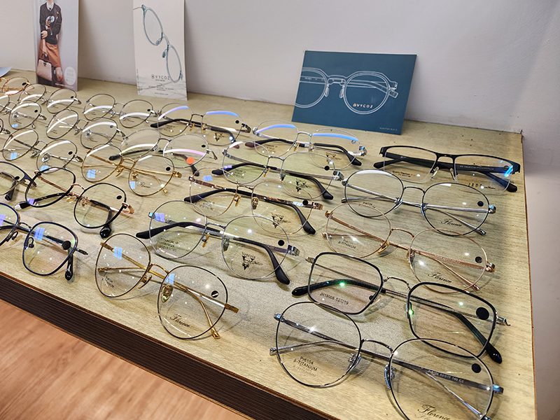 員林眼鏡超市超殺批發價！清愛眼鏡指定鏡框享80買一送一