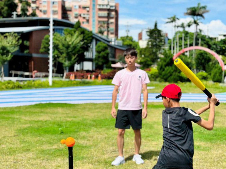 寶山鄉「明日之星樂樂棒球夏令營」登場! 孩子們在揮棒中開啟歡樂暑假時光 寶山鄉「明日之星樂樂棒球夏令營」登場! 孩子們在揮棒中開啟歡樂暑假時光