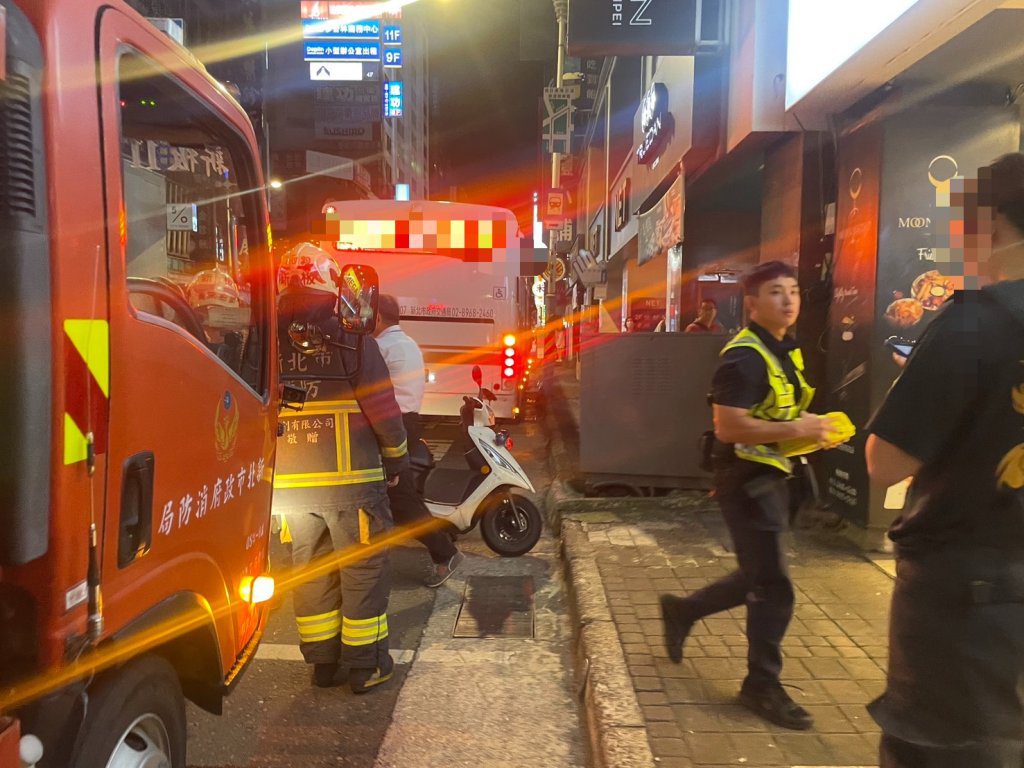 板橋中山路公車撞變電箱! 週遭地區停電台電緊急搶修 板橋中山路公車撞變電箱! 週遭地區停電台電緊急搶修