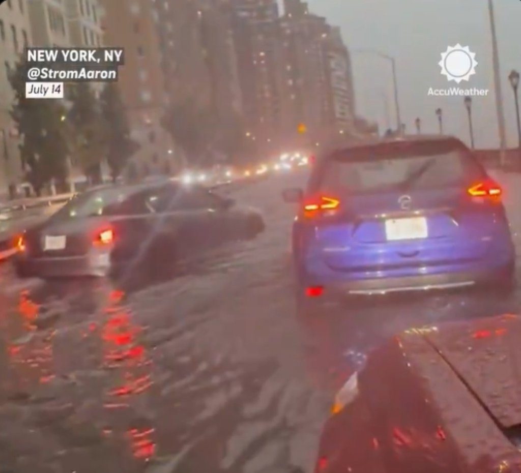 暴雨癱瘓紐約交通!地鐵成河道、車站如瀑布 紐澤西兩死當局進入緊急狀態 暴雨癱瘓紐約交通!地鐵成河道、車站如瀑布 紐澤西兩死當局進入緊急狀態