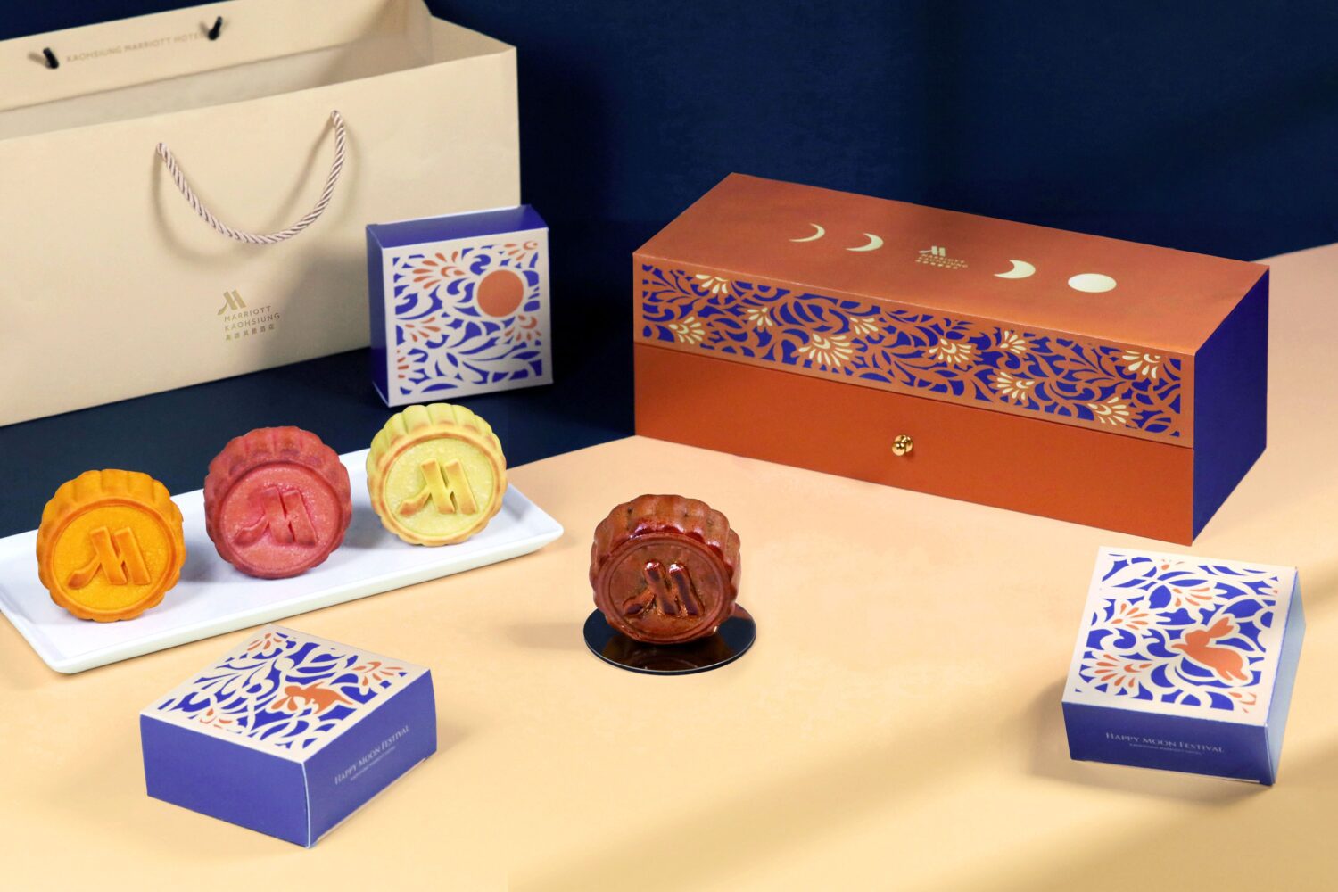高雄萬豪酒店匠心打造「豪月禮盒」藍橙撞色設計限量預購中 高雄萬豪酒店匠心打造「豪月禮盒」藍橙撞色設計限量預購中