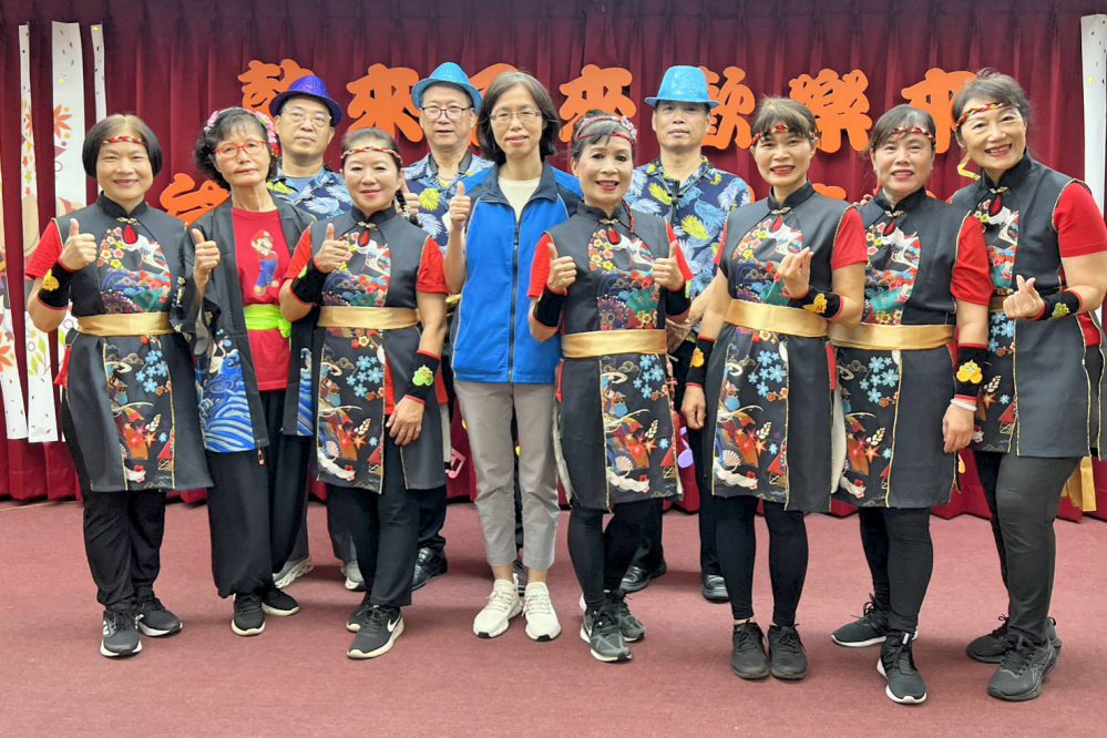 馨懷聯誼太鼓×北科大校友薩克斯風　藝文樂章溫暖八德榮家長輩心靈