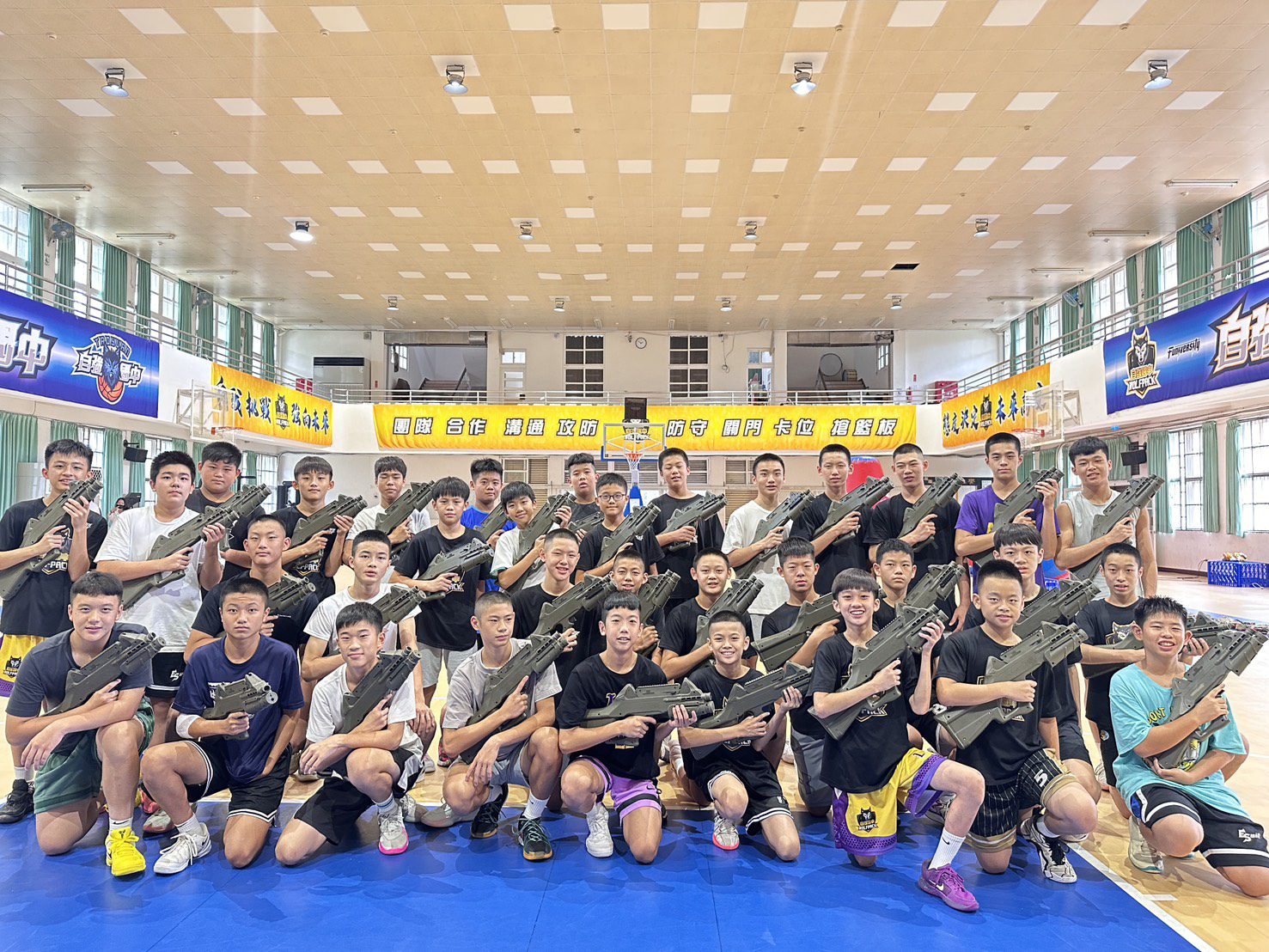 桃園少年警察隊結合反毒、打詐宣導 學子體驗鐳射槍激戰 桃園少年警察隊結合反毒、打詐宣導 學子體驗鐳射槍激戰