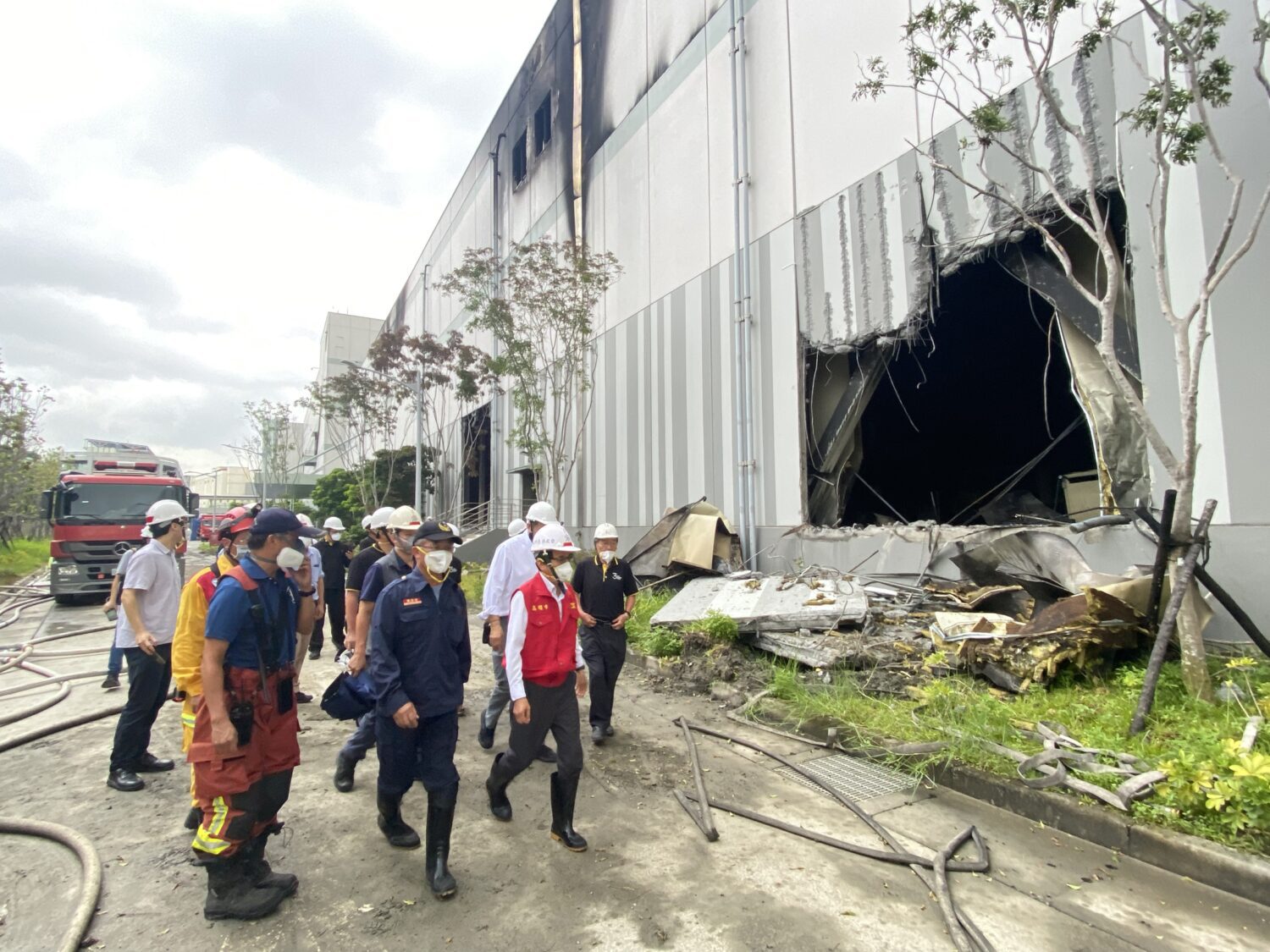 高雄市長陳其邁指示成立專案小組,徹查三元能源鋰電池工廠火警 高雄市長陳其邁指示成立專案小組,徹查三元能源鋰電池工廠火警