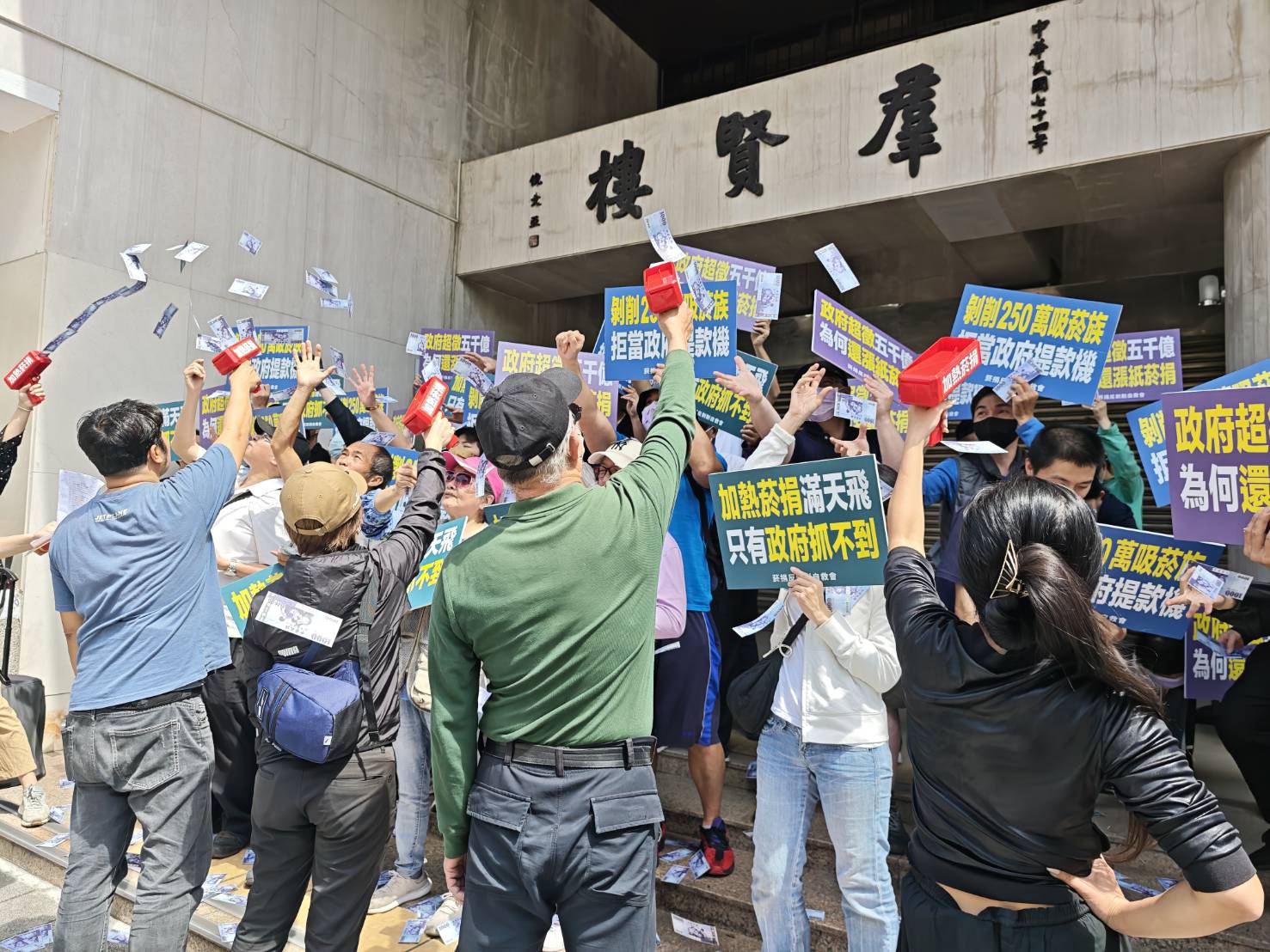 加熱菸品牌遭刻意曲解引發關注 網友批:特定人士操作意圖讓人失焦