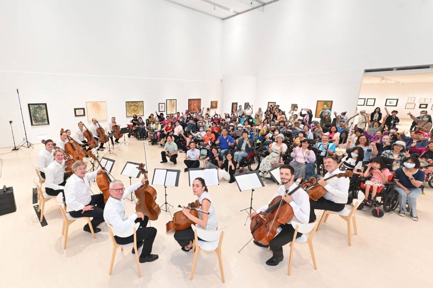 中鋼教育基金會聯合知名大提琴家張正傑老師 邀請「柏林愛樂12把大提琴」為輪椅族舉辦音樂會