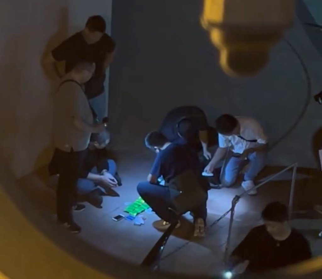 快訊/三組辦案!高雄民宅前多名「便衣警察」壓制逮人 快訊/三組辦案!高雄民宅前多名「便衣警察」壓制逮人