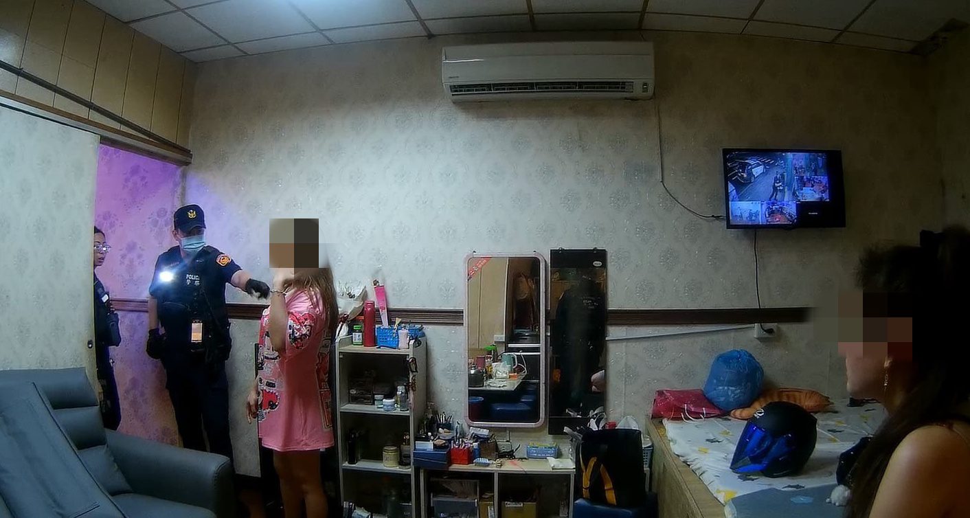 老司機哭了！加價2000元可與越南籍熟女「連結」 中壢區養生館被抄 