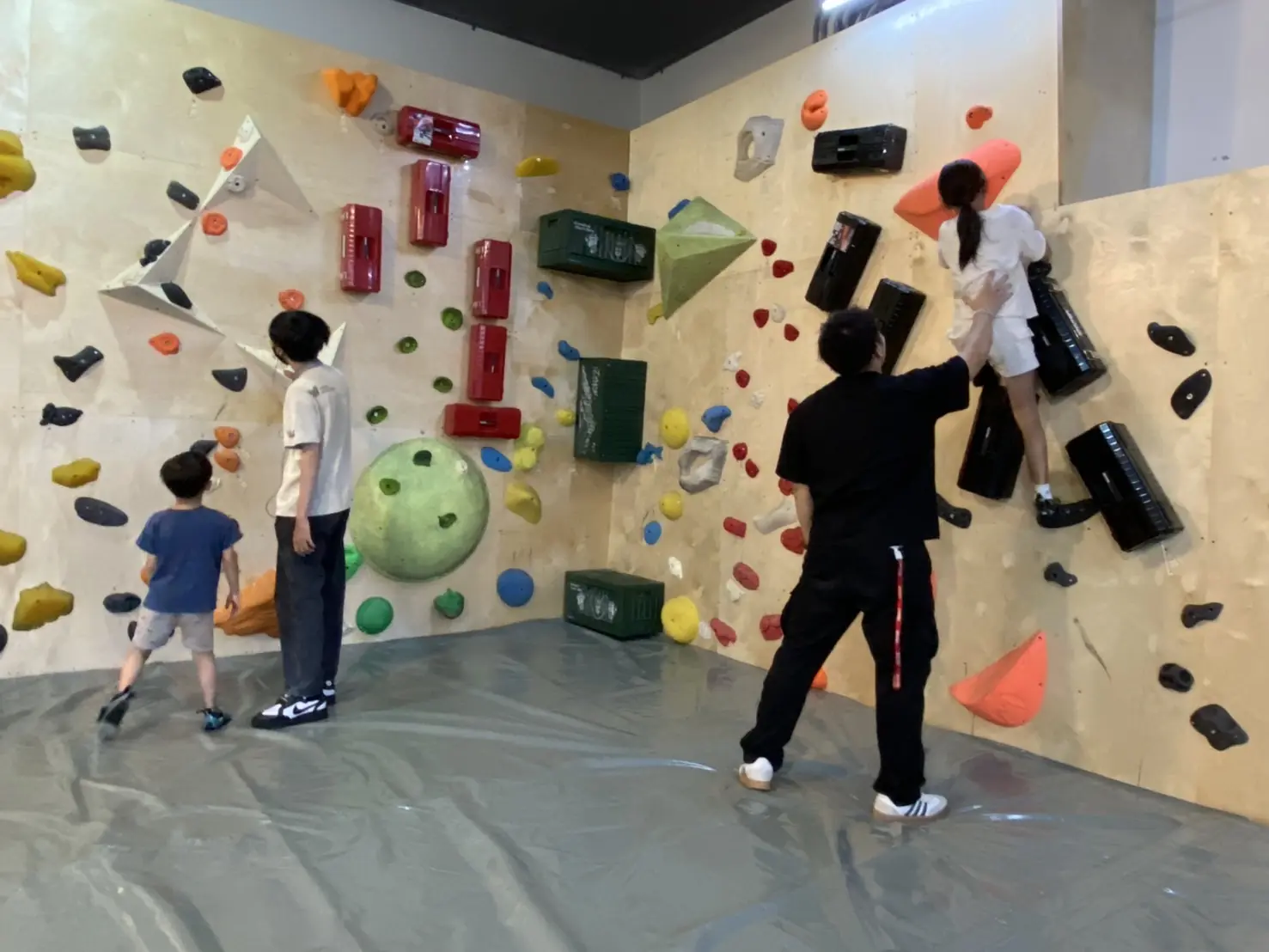 南投第一座抱石攀岩場開幕 樹德半山夢工廠帶動暑假休閒運動風潮 南投第一座抱石攀岩場開幕 樹德半山夢工廠帶動暑假休閒運動風潮