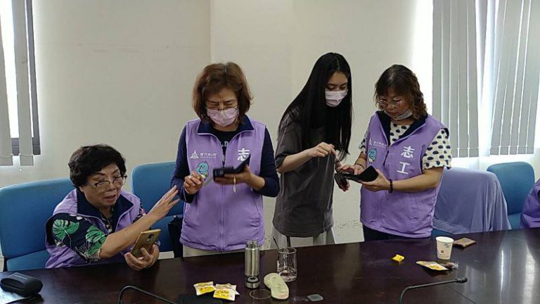 竹市樂齡志工導入數位力！　邱臣遠代理市長：推動智慧國際化服務