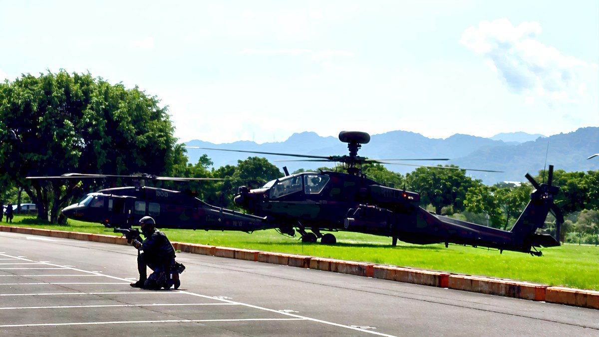 影/陸航601旅演合火力支援演練 執行油彈緊急整補作業 影/陸航601旅演合火力支援演練 執行油彈緊急整補作業